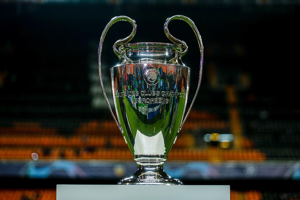 Football Ligue des Champions - L'UEFA lance un nouveau trophée, c'est pour  l'élite - Foot 01
