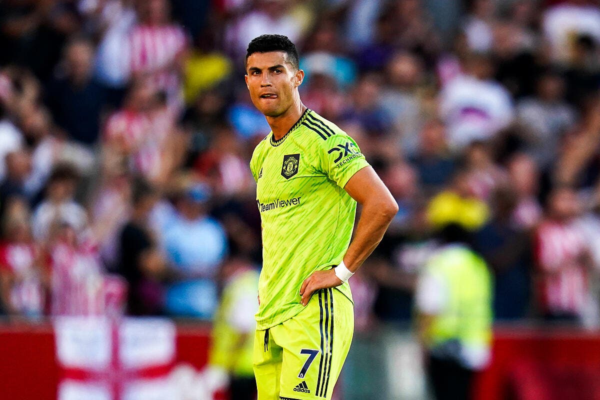 Football England – Ange: Casemiro obstructs Cristiano Ronaldo with his shirt