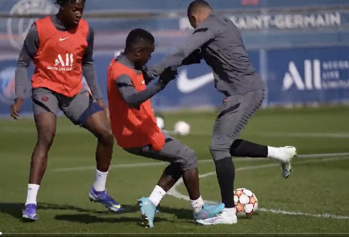 Foot PSG – PSG: Gueye trifft Mbappé, Schockfotos