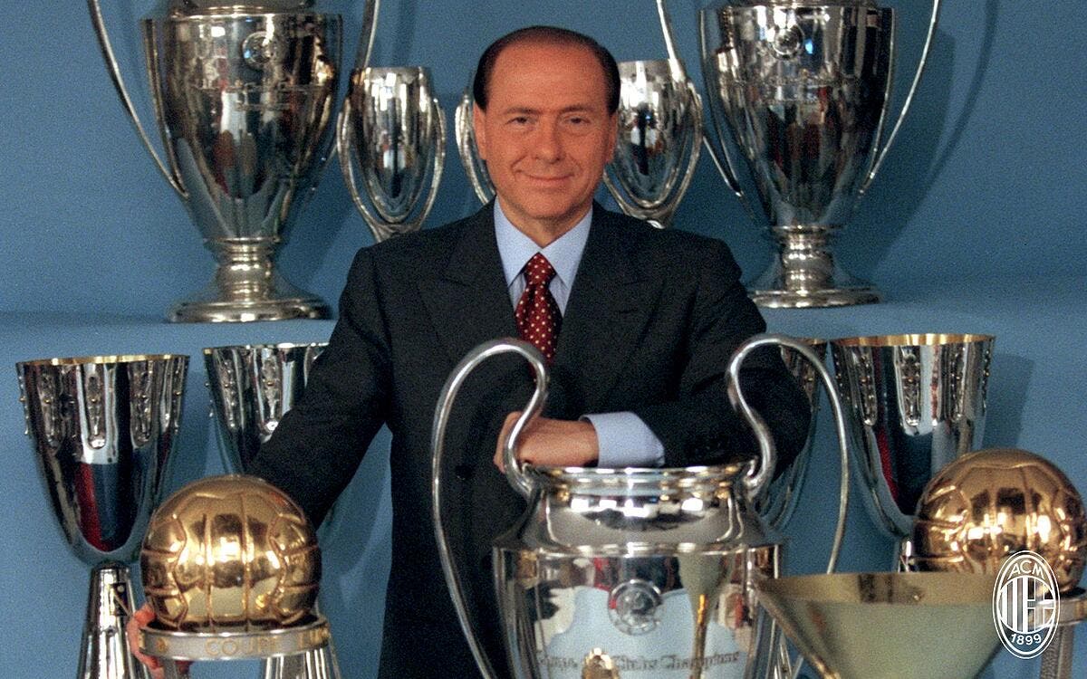 Football Italie – L’AC Milan rend hommage à Silvio Berlusconi – 90minutes Football