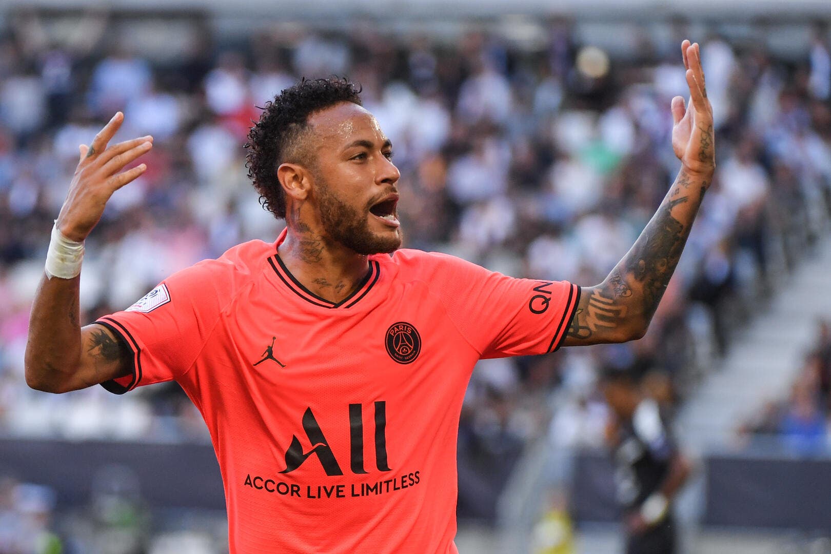 Foot PSG - PSG : A Paris jusqu’en 2022, Neymar veut se faire pardonner