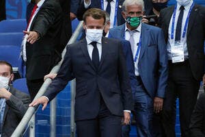 OL-PSG : Macron se régale avec le foot, il n'est pas gêné