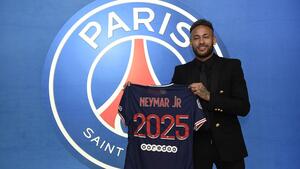 Officiel : Neymar prolonge au PSG jusqu'en 2025 !