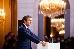Bernard Tapie : Emmanuel Macron brandit la Ligue des champions