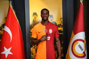 Wilfried Zaha signe à Galatasaray