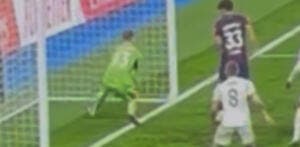 Pas de goal-line technology en Liga, le Barça crie au voleur