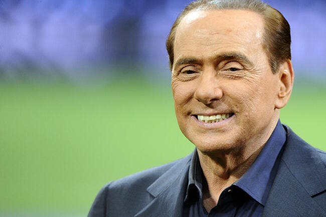Berlusconi débarque en force dans le dossier Tevez