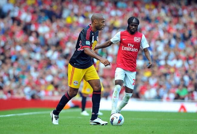 Thierry Henry a la balle dans son camp à Arsenal