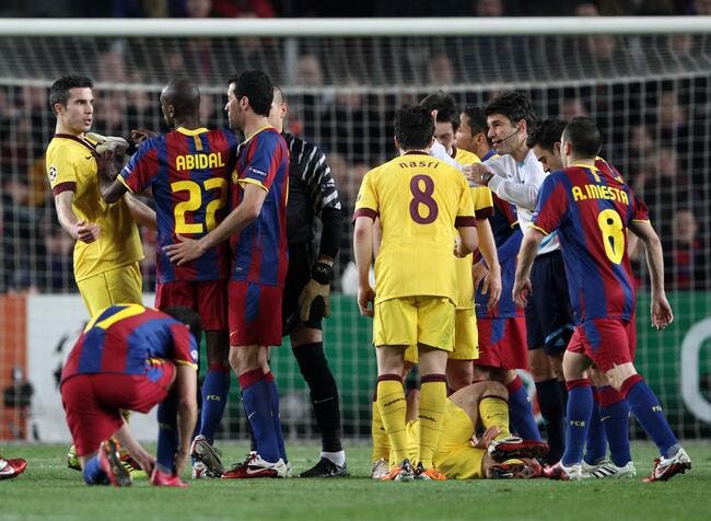 Van Persie n'en peut plus des pleureuses du Barça