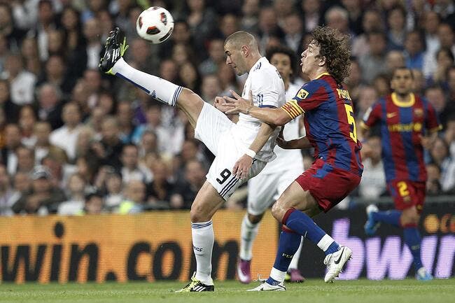 Puyol colle un tacle au Real Madrid