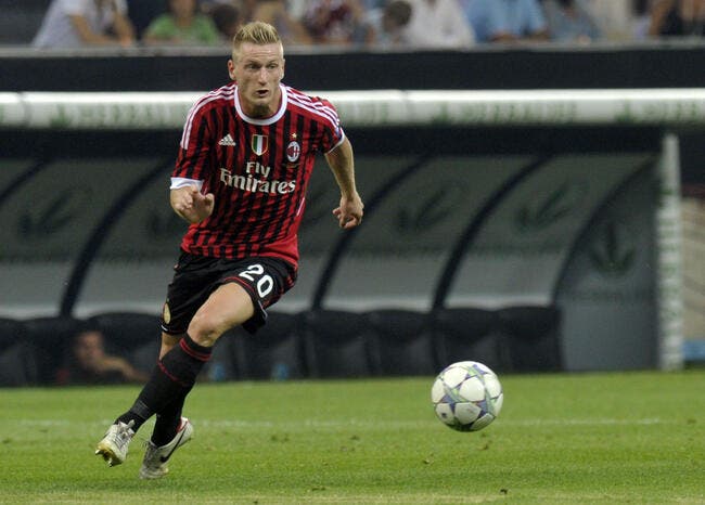 Abate préfère snober le PSG pour rester au Milan AC