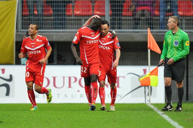 Valenciennes rejoint Lyon en tête de la Ligue 1 !