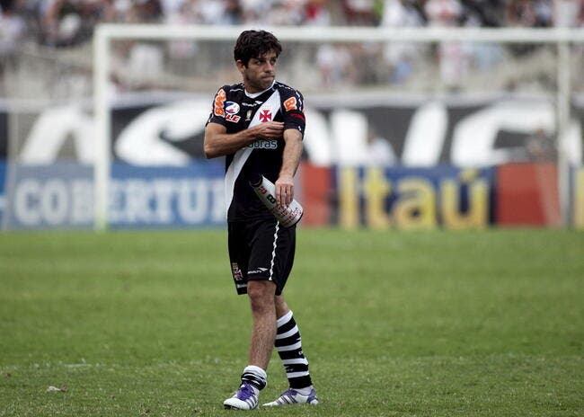 Vidéo : A 37 ans, Juninho frappe toujours aussi fort
