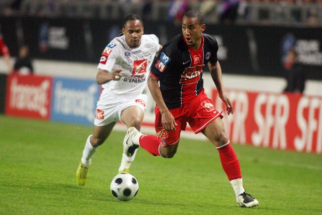 Lâché par le PSG, Lloris Arnaud veut rester en L1