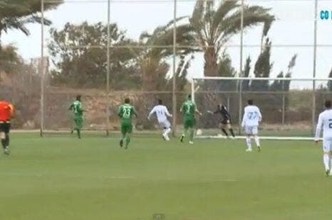 Vidéo : Le gardien du Maccabi Haifa ridiculisé par le vent