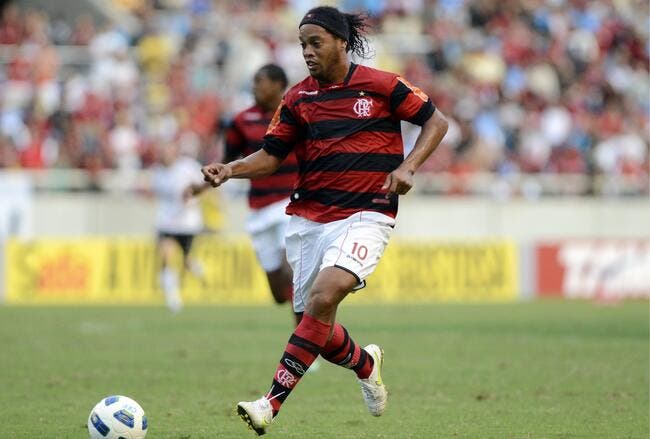 Ronaldinho claque la porte de Flamengo