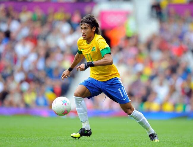 Jouer au PSG serait « un grand honneur » pour Neymar