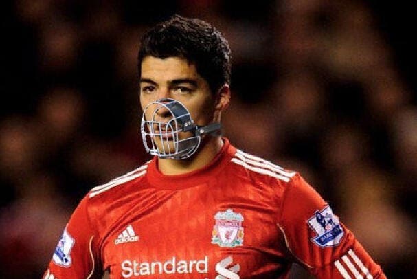 Liverpool colle une amende à Luis Suarez mais ne le vire pas