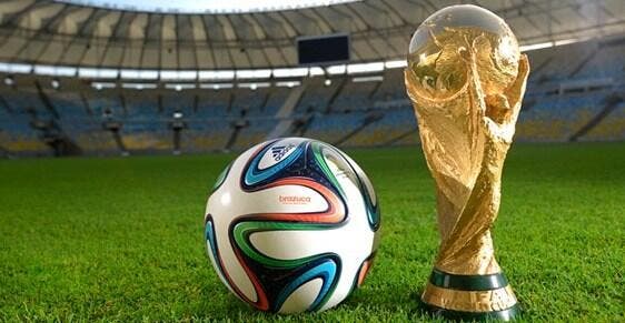La FIFA dévoile le ballon du Mondial 2014