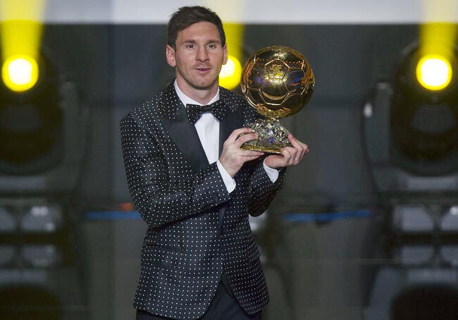 Lionel Messi assume son célèbre costume Dolce & Gabbana