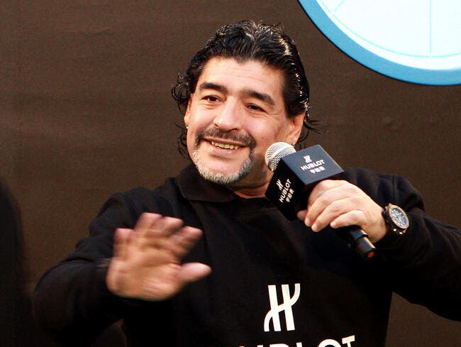 Nicollin espère un Maradona aussi gratuit que Beckham