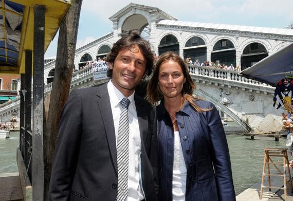 Vidéo : Leonardo fait sa demande en mariage en direct sur Sky Italia