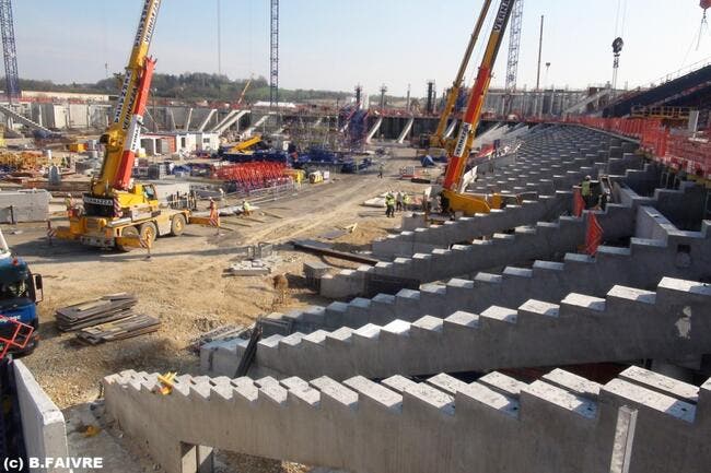 Photo : Le Grand Stade de l’OL prend forme (Mai 2014)