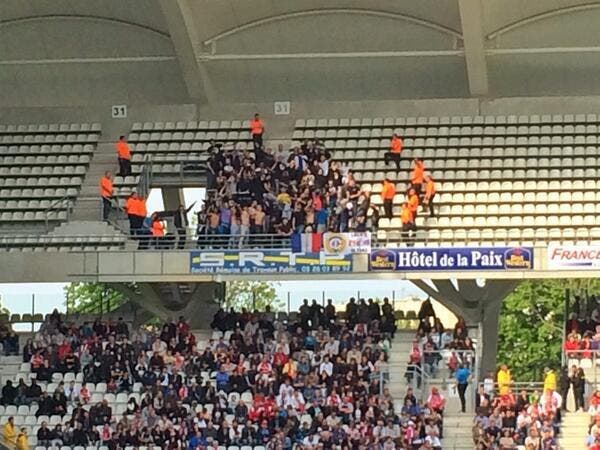 Des Ultras du PSG mettent l'ambiance à...Reims-Evian TG