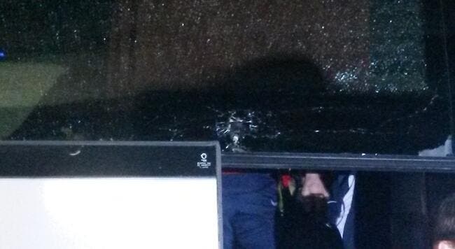 Le bus du PSG touché par des projectiles au Vélodrome