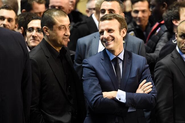 Macron fait un foot à Sarcelles et évite l’humiliation