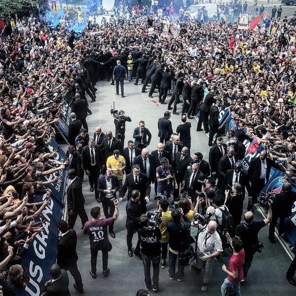 PSG : L’accueil de Neymar par les fans parisiens