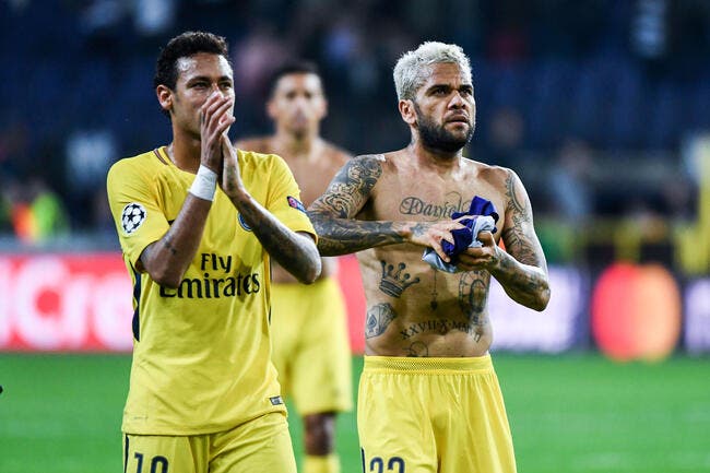 FIFA : Daniel Alves et Neymar dans l'équipe mondiale de l'année 2017 !