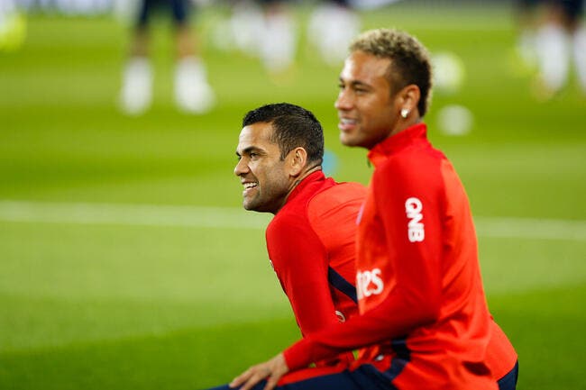 PSG : Neymar et Cavani font la paix, c’est Dani Alves qui paye la note