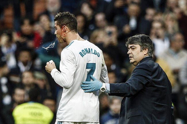 Cristiano Ronaldo demande un téléphone en plein match