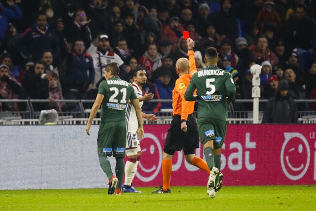 OL : Lyon fait profil bas, Rafael crie au scandale après le derby
