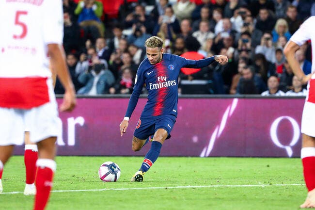 PSG : Il simule ou pas ? Neymar en adoration devant Tuchel