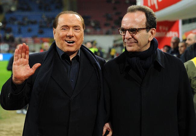 Ita : Des joueurs italiens, sans barbe et courtois, Berlusconi délire toujours