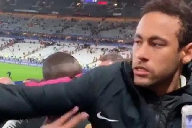 PSG : Furieux et insulté, Neymar colle une beigne à un petit malin