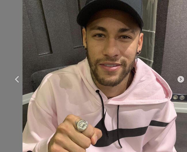 PSG : Neymar aime l'or et les diamants, ça tombe très bien !