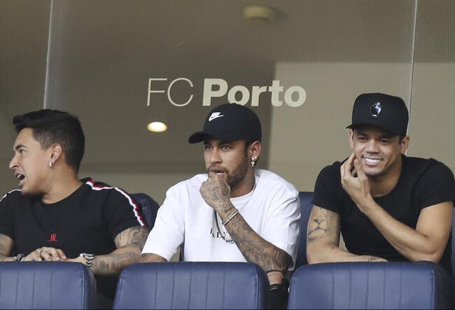 PSG : Neymar arrête son manège, il se fixe à Paris et met le bleu de chauffe