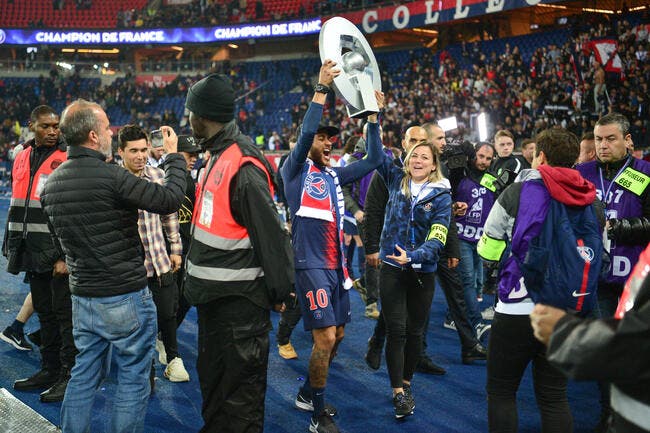 PSG : Neymar est bloqué par Paris, c'est qui le patron ?