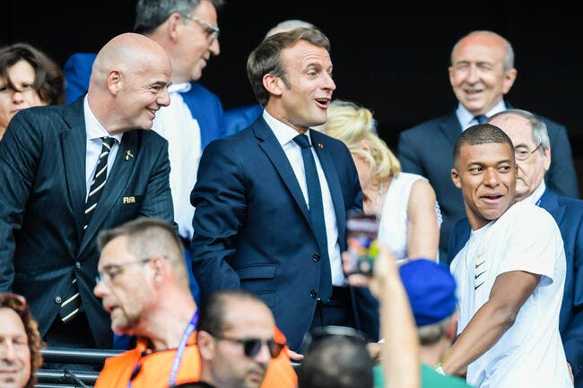 PSG : Paris enrage, Macron a relancé le feuilleton Mbappé