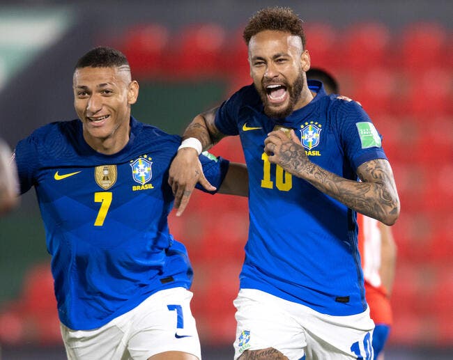 Neymar diffuse une photo privée, le Brésil rigole