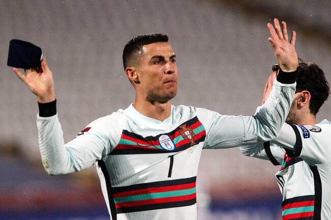 Portugal : Cristiano Ronaldo prend un tacle légendaire