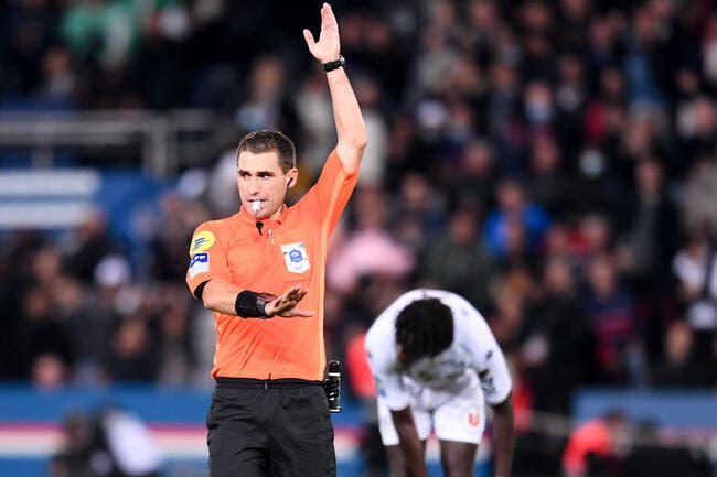 PSG-Angers : L'arbitre est « incompétent », un joueur accuse !