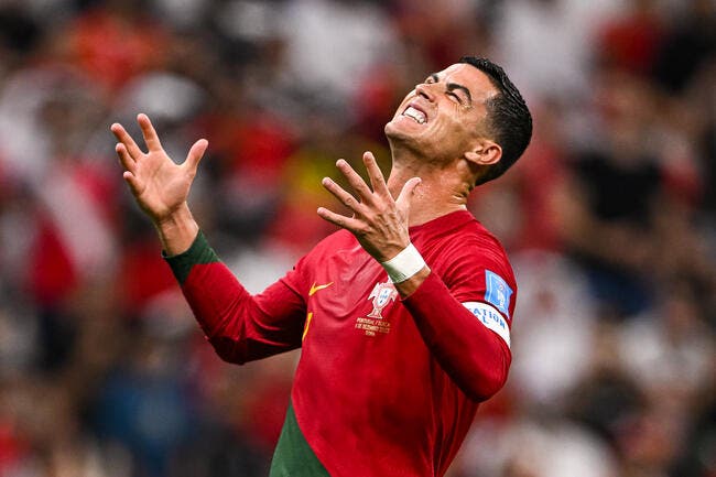 Cristiano Ronaldo pleure, sa femme colle des gifles