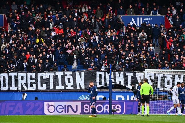 Pas de révolution en carton, les fans du PSG interpellent Al-Khelaïfi