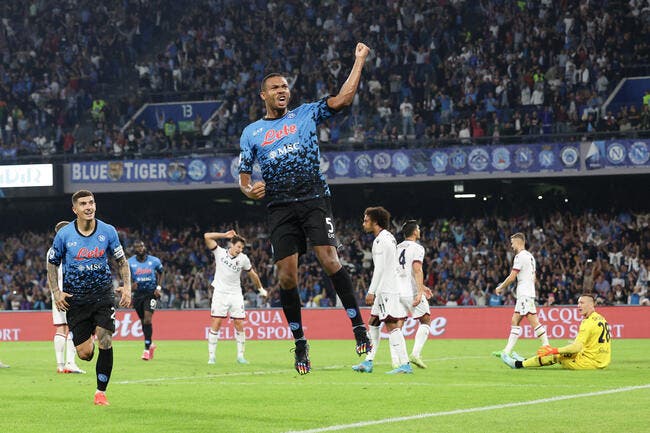 Serie A : Naples poursuit sa folle série et reprend la tête