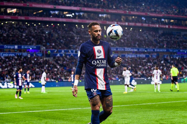 PSG : Neymar meilleur que Cristiano Ronaldo, le Brésil ose