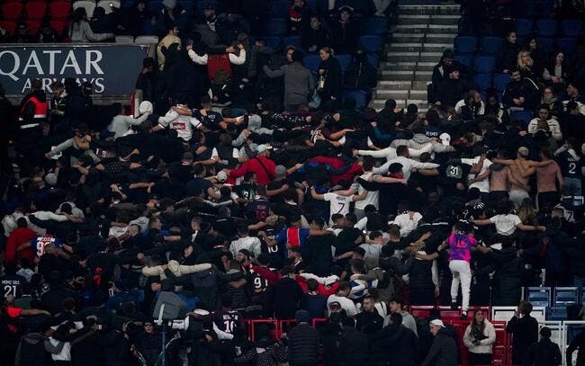 Non, le PSG n’a pas viré des supporters pour avoir chanté